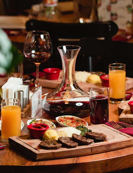Organizare evenimente speciale la Taverna cu Vânat Fundata