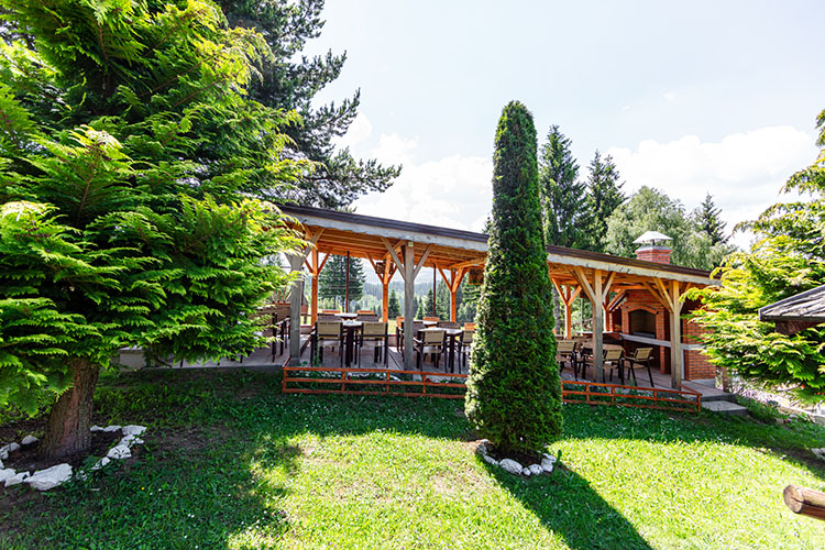 terasa restaurant taverna cu vanat fundata