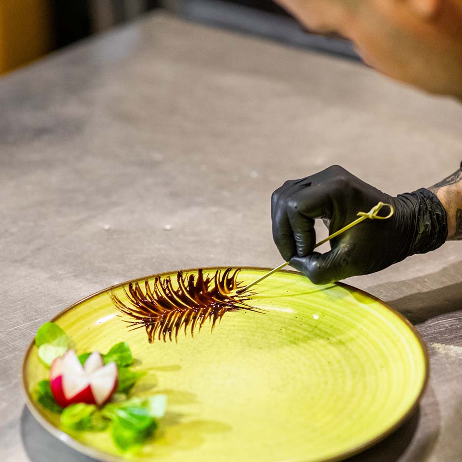 echipa noastra restaurant taverna cu vanat fundata